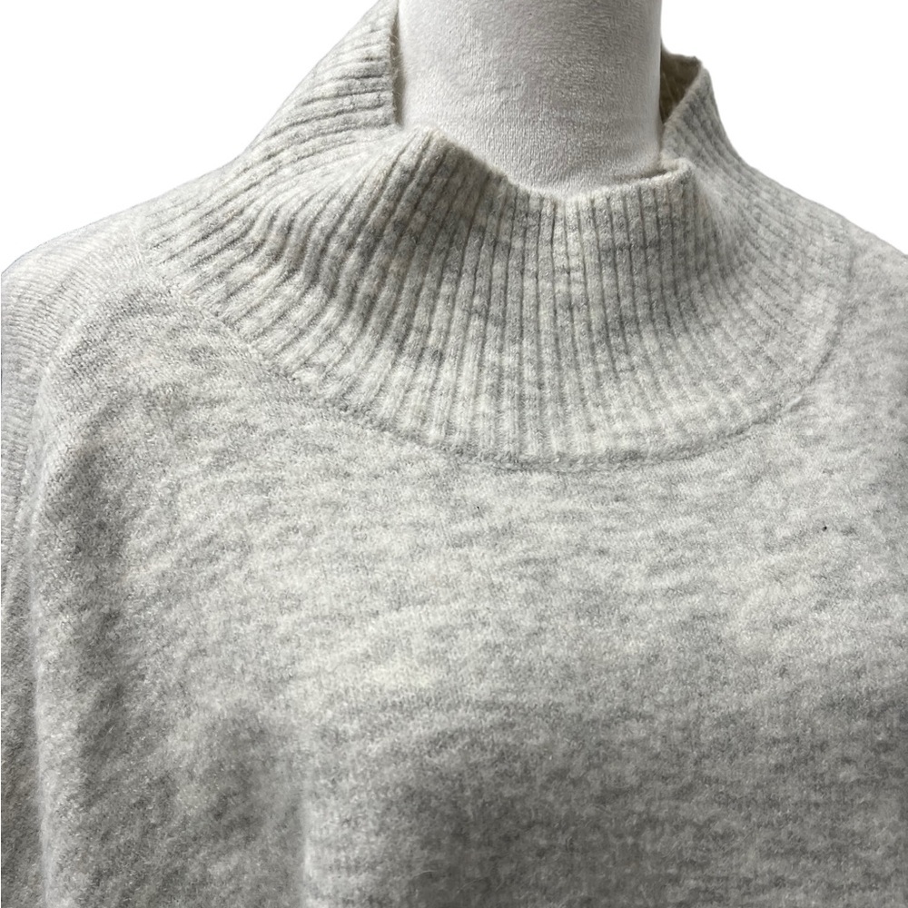 Vince Camuto Large Slouchy Sweater Light Grey - Picture 5 of 9